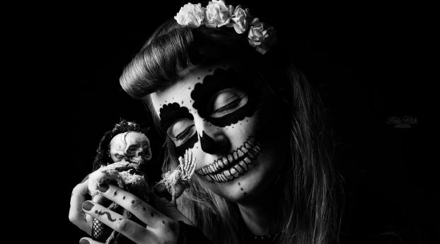 Closed Eyes Dark Women Model And Skull Wallpaper 1080x2220 Resolution