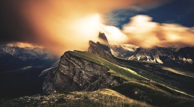 Cloudy 4K Mountain Photography Wallpaper 1440x3200 Resolution