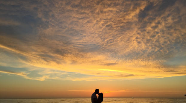 couple, kiss, romance Wallpaper 3840x2400 Resolution