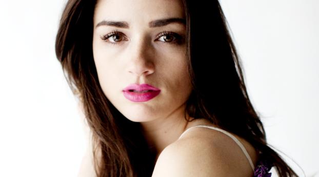 crystal reed, actress, face Wallpaper 1080x2280 Resolution