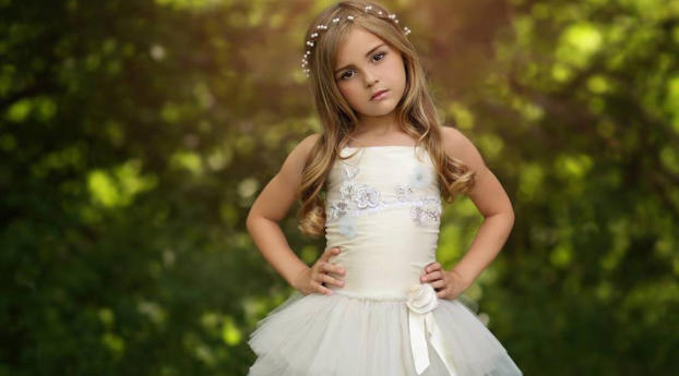 Cute Little Girl Photoshoot in White Dress Wallpaper 2560x1440 Resolution
