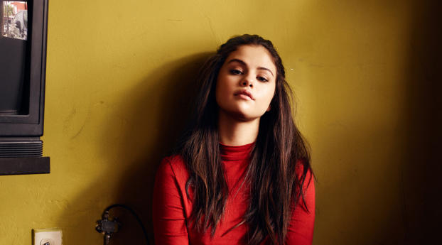 Cute Selena Gomez Photoshoot Wallpaper 2340x1080 Resolution