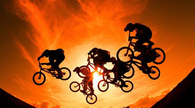 cyclists, sun, sky Wallpaper 1360x768 Resolution