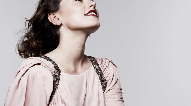Daisy Ridley Smile Wallpaper 840x1160 Resolution