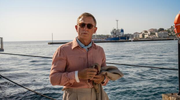 Daniel Craig in Glass Onion A Knives Out Mystery Wallpaper 7680x4320 Resolution