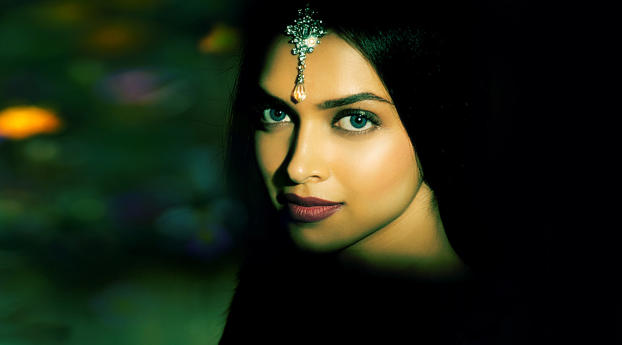 Deepika Padukone Desi Look Portrait Wallpaper 1080x1080 Resolution