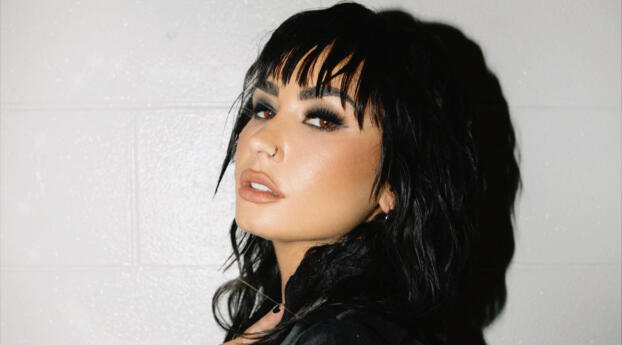 Demi Lovato Singer 2022 Photoshoot Wallpaper 2300x1000 Resolution