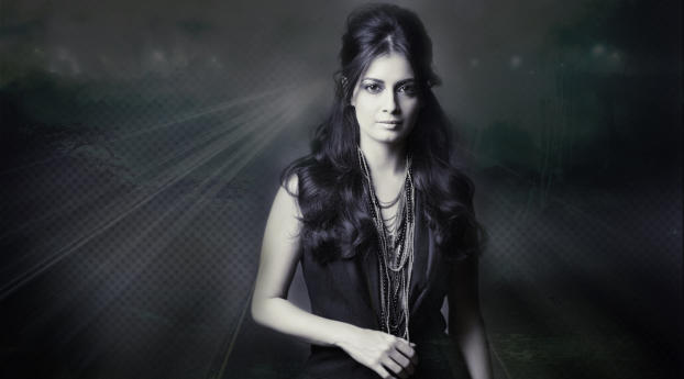 Dia Mirza In Black Dress HD Pics Wallpaper 320x568 Resolution