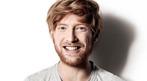 domhnall gleeson, actor, red-haired Wallpaper 540x960 Resolution