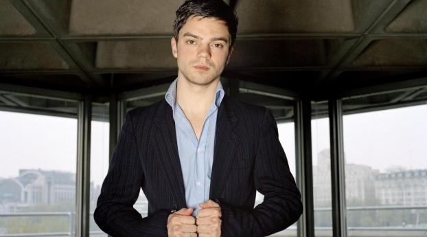 dominic cooper, brown hair, style Wallpaper 1280x800 Resolution