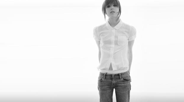 Ellen Page White Top Pic Wallpaper 1080x1920 Resolution
