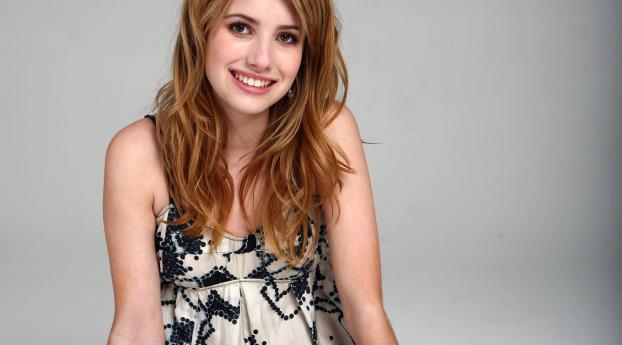Emma Roberts Smiling Wallpapers Collection  Wallpaper 2560x1440 Resolution