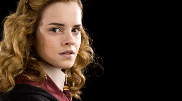 Emma Watson Anger In Suit Images Wallpaper 2560x1440 Resolution
