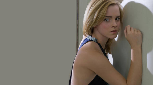 Emma Watson Backless Images Wallpaper 1600x1200 Resolution