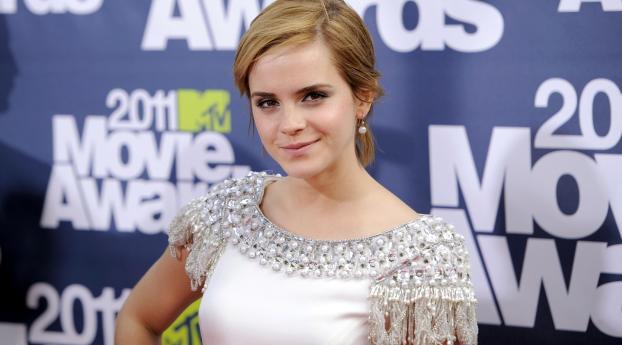 Emma Watson Hair Cut Pic Wallpaper 1440x2880 Resolution