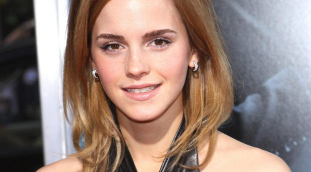 Emma Watson Happy Images Wallpaper 480x320 Resolution