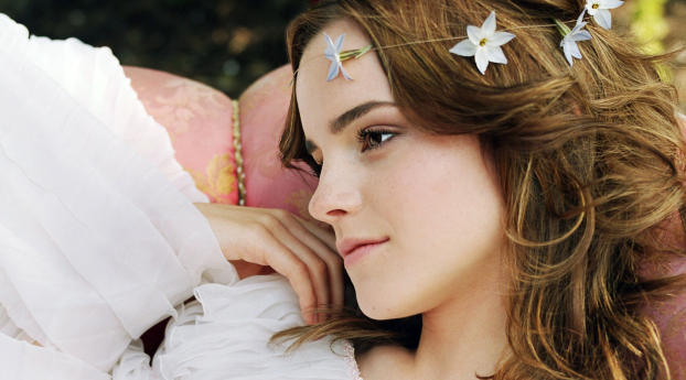 Emma Watson Hot Pose 2014 Wallpaper 828x1792 Resolution