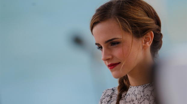 Emma Watson Hot Smile Images Wallpaper 240x400 Resolution