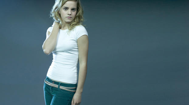 Emma Watson Jeans Pic Wallpaper 1080x2240 Resolution