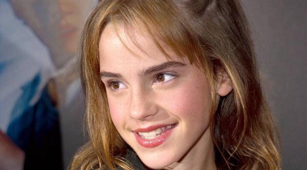 Emma Watson Laughing Seen Wallpaper 1600x600 Resolution