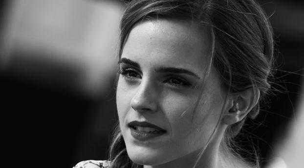 Emma Watson Moncohrome Wallpaper 2460x1080 Resolution