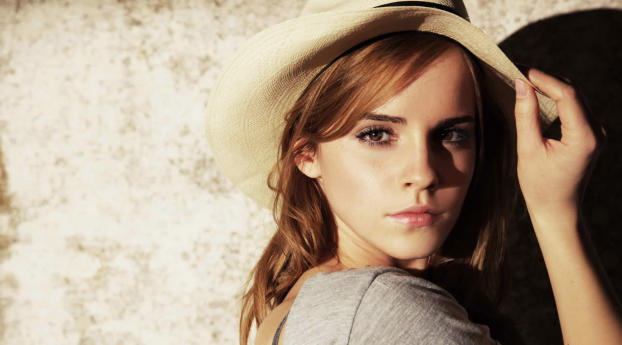 Emma Watson New Images Wallpaper 400x440 Resolution