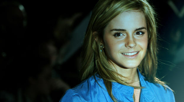 Emma Watson Sexy Smile Images Wallpaper 1400x600 Resolution