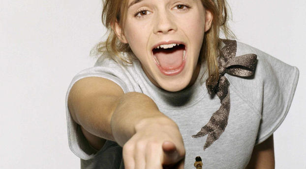 Emma Watson Shouting Images Wallpaper 1400x600 Resolution