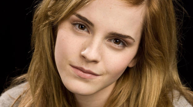 Emma Watson With Brown Hair Wallpaper 1080x2220 Resolution
