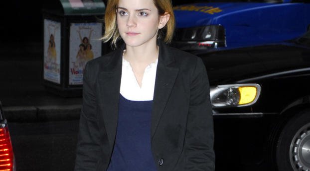 Emma Watson With Car Pic Wallpaper