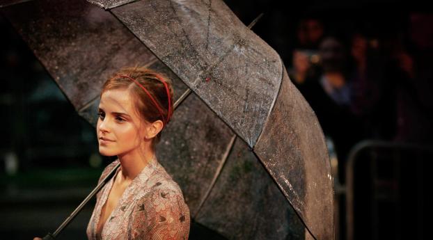 Emma Watson With Umbrella Images Wallpaper 1440x2992 Resolution