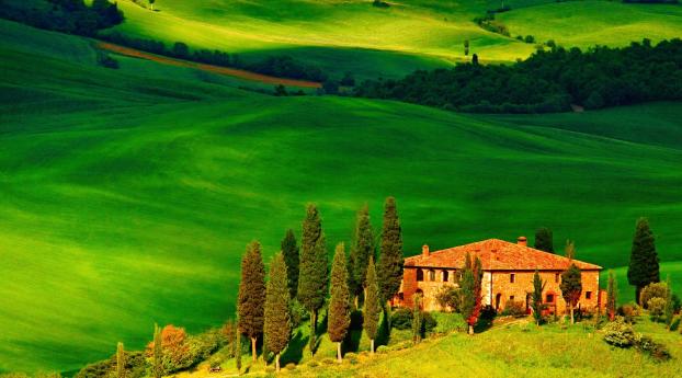 Europe Italy's Tuscany Summer  Hills Field With House Wallpaper 1366x768 Resolution