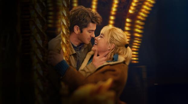 Florence Pugh & Andrew Garfield We Live in Time Wallpaper