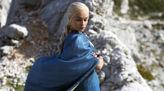 Game Of Thrones Actress Pics Wallpaper 320x240 Resolution