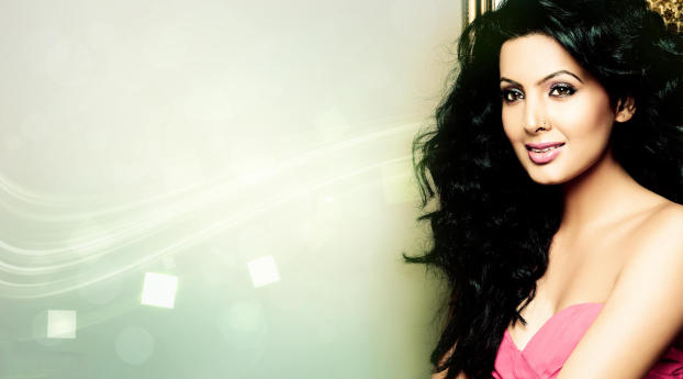 Geeta Basra Lovey Hair Style Photos Wallpaper 1280x2120 Resolution