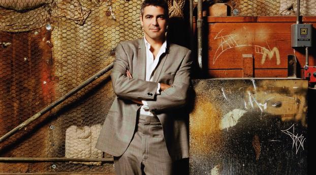 George Clooney New Images Wallpaper 320x568 Resolution