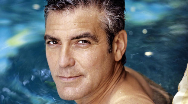 George Clooney While Swmining Wallpaper 1125x2436 Resolution