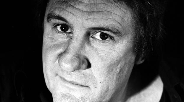 gerard depardieu, face, close-up black white Wallpaper 1360x768 Resolution