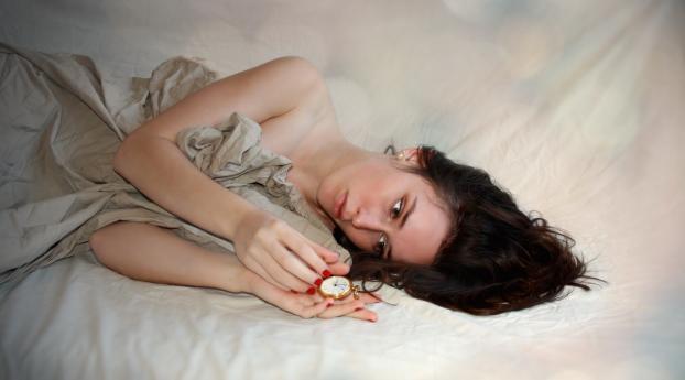 girl, bedding, clocks Wallpaper 1280x1024 Resolution