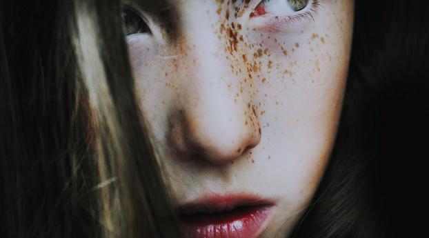 girl, brunette, freckles Wallpaper 1440x900 Resolution