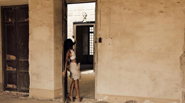 girl, door, wall Wallpaper 1680x1050 Resolution