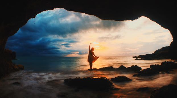 Girl Nature Cave Wallpaper 1152x864 Resolution