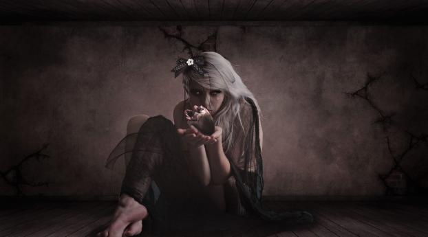 Gothic Woman Heart In Hand Dark Fantasy Wallpaper 3840x2400 Resolution