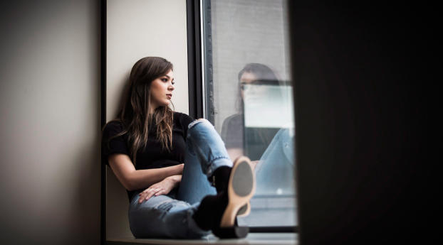 Hailee Steinfeld Sitting Near Window In Black Wallpaper 1920x1080 Resolution