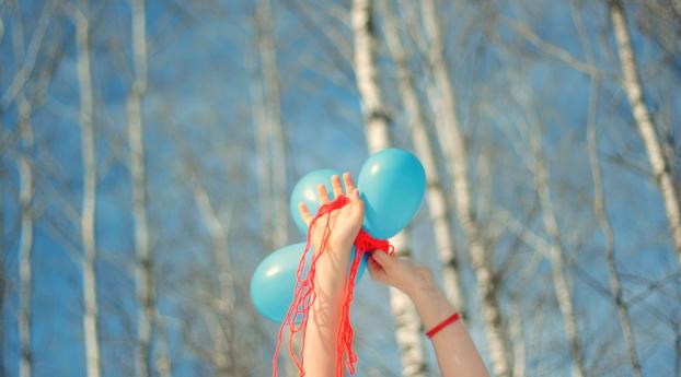 hands, balloons, trees Wallpaper 1400x1050 Resolution