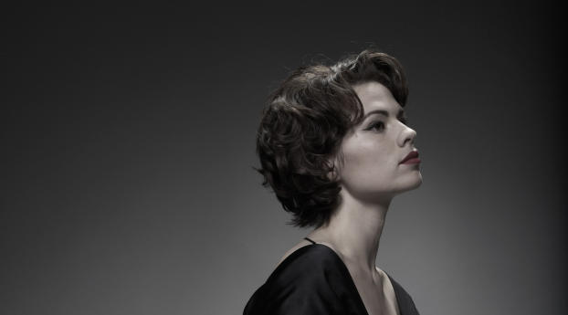 Hayley Atwell Images Wallpaper 2560x1024 Resolution