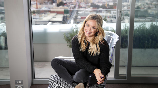 hilary duff, actress, smile Wallpaper 1600x600 Resolution