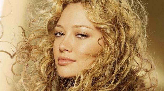 Hilary Duff New Curly Hair Wallpaper 3840x2300 Resolution