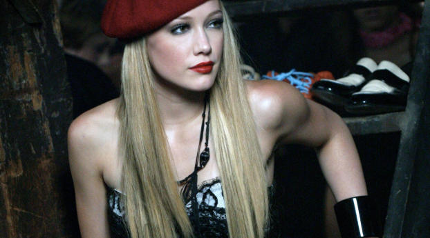 Hilary Duff Red Cap Pic Wallpaper 240x400 Resolution