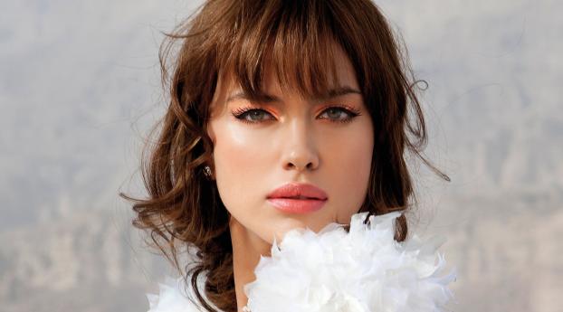 Irina Shayk Hair Cut Pic Wallpaper 1080x224 Resolution